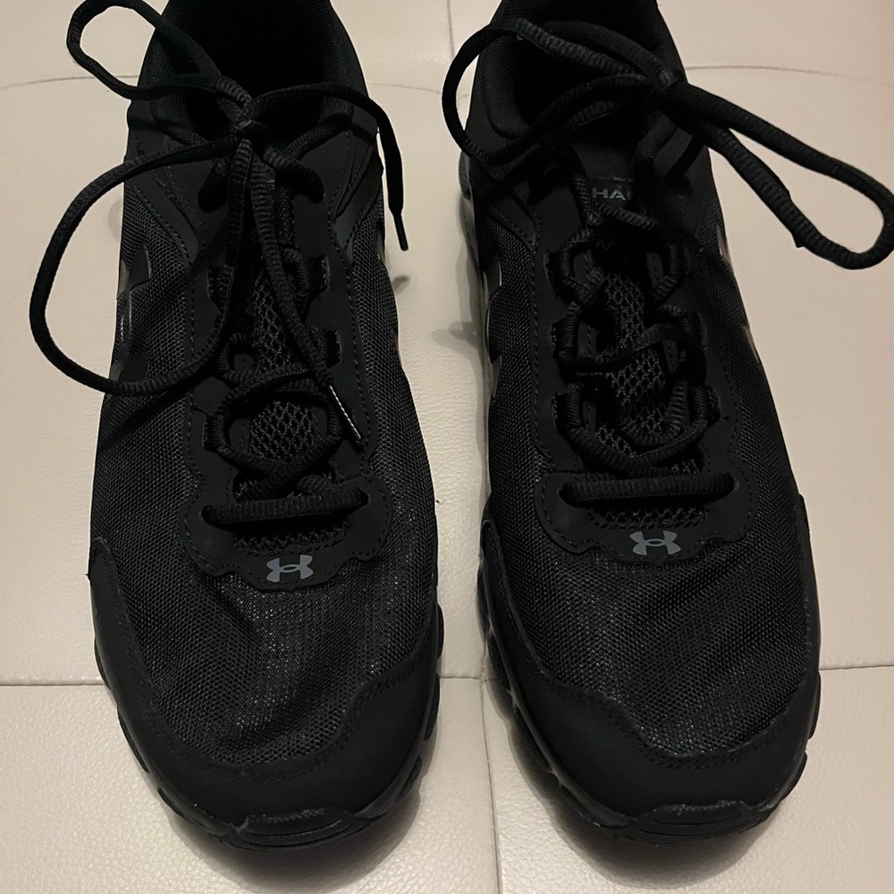 MENS Under Armour sneakers Size 12